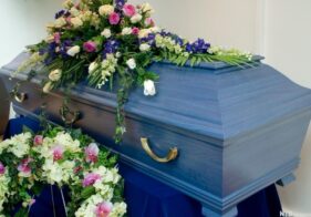 Peníze ze životního pojištění po zemřelém už nepropadnou.