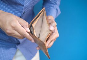 Co dělat, když dojdou peníze na placení životního pojištění?