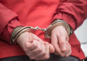 Pomoc obětem trestných činů se od roku 2026 zvýší, valorizovat se bude i v dalších letech.